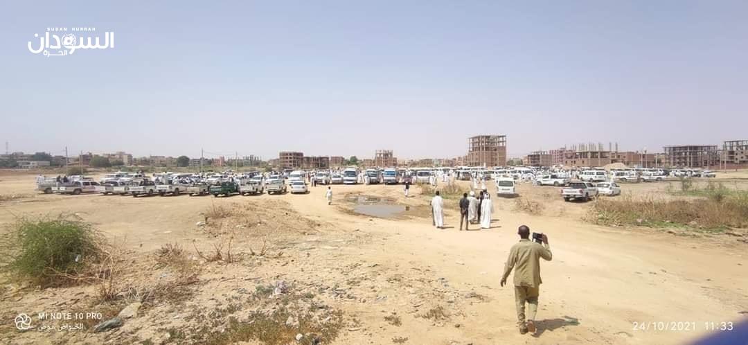 بالصوره : تجمع مئات السيارات من منطقة ود حامد شمال أم درمان استعدادا للتحرك نحو اعتصام القصر