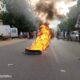 بالصور : احتجاجات مطالبه بالحكم العسكري امام مقر سونا بالخرطوم