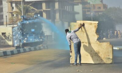 اصابة العشرات من القوات النظامية بموكب 25ديسمبر