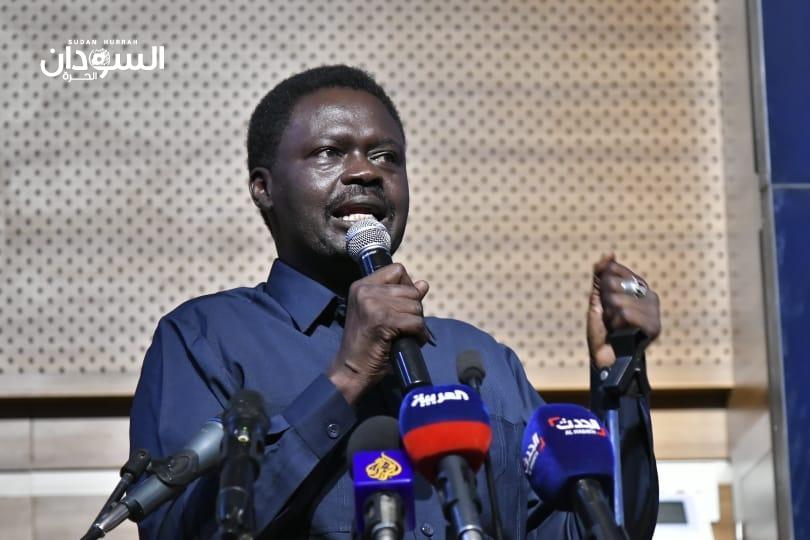 مناوي:القوات النظامية بدأت في إسترداد منهوبات اليوناميد من المتورطين