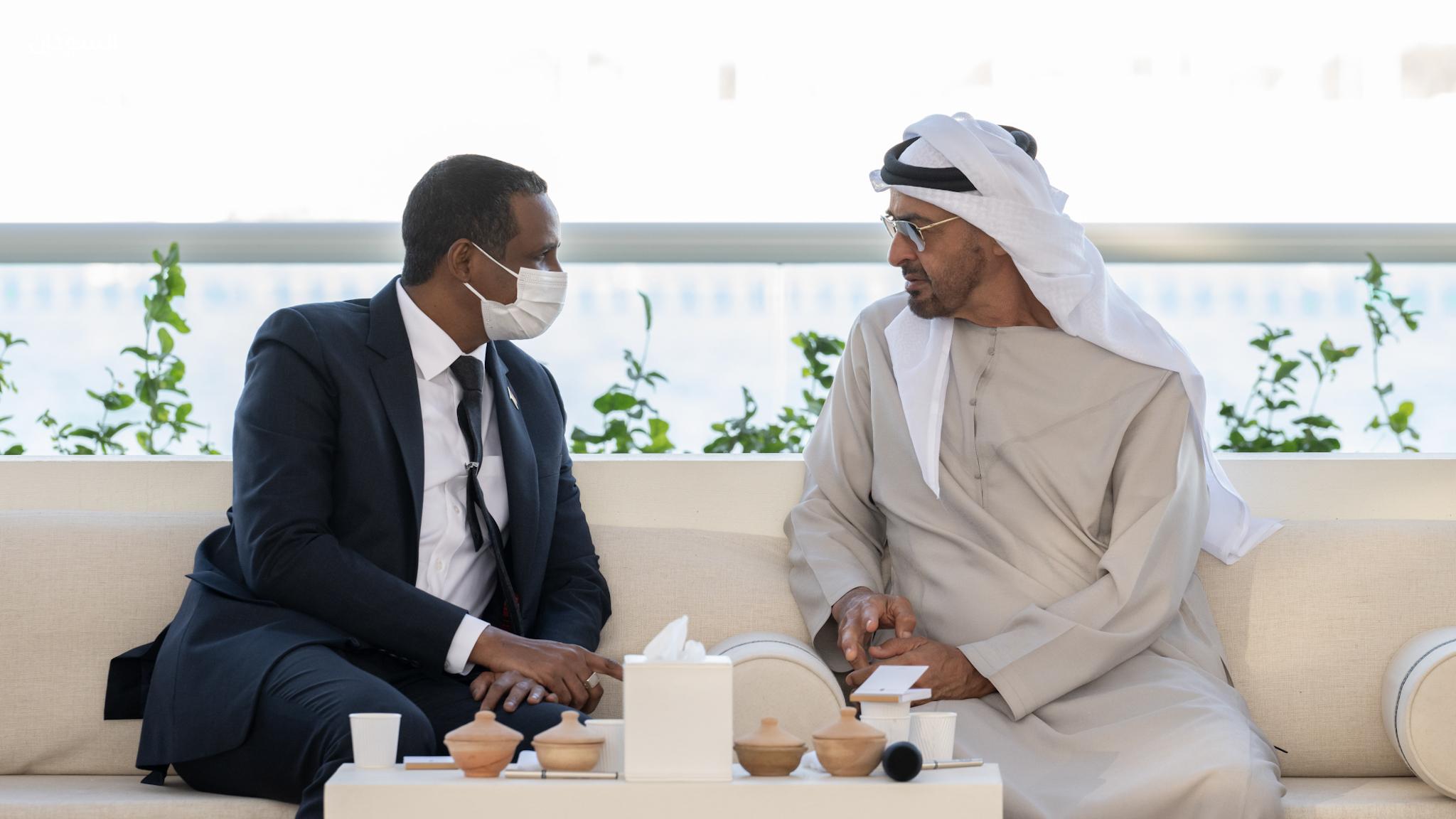 دقلو ومحمد بن زايد يبحثان بأبوظبي القضايا الثنائية والإقليمية والدولية