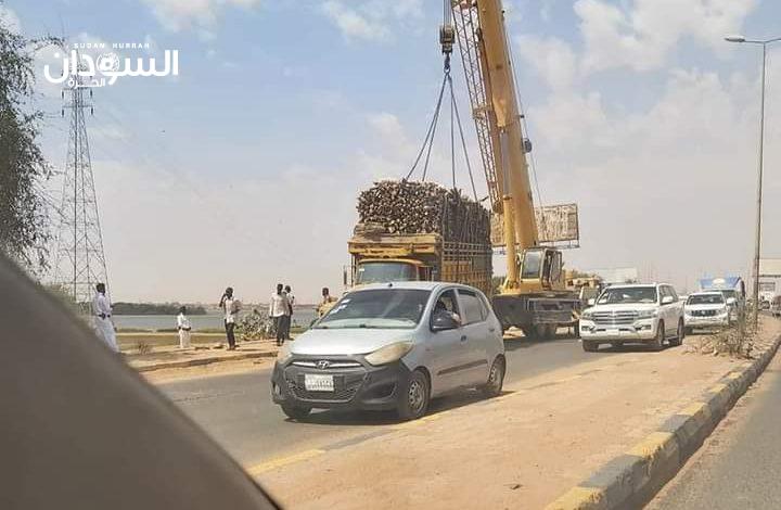 شاحنة تعطل حركة المرور بكوبري الفتيحاب