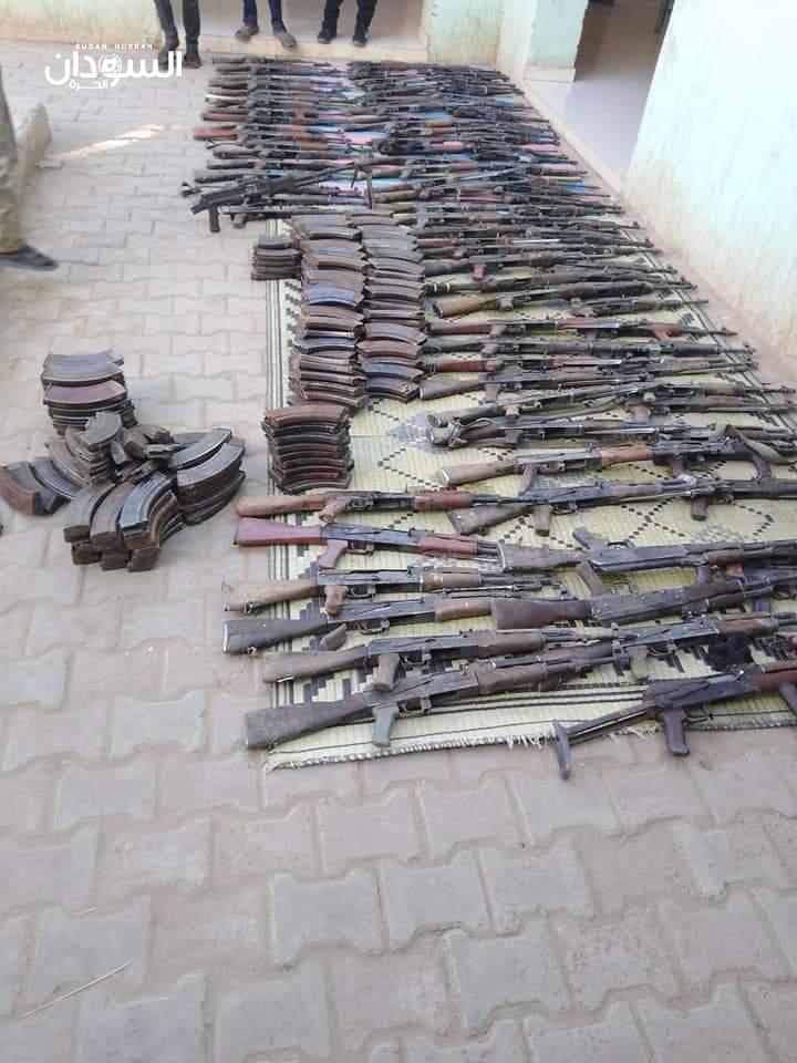 الاستخبارات العسكرية بأبوحمد تضبط عدداً كبيراً من الأسلحة بالحدود