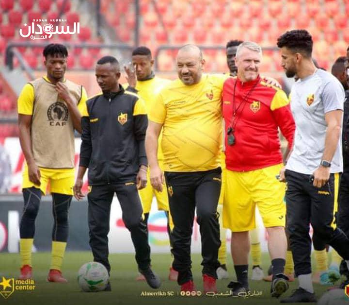 رئيس المريخ يرفع مرتبات الجهاز الفني المعاون وبعض اللاعبين ويسلم المستحقات قبل الديربي