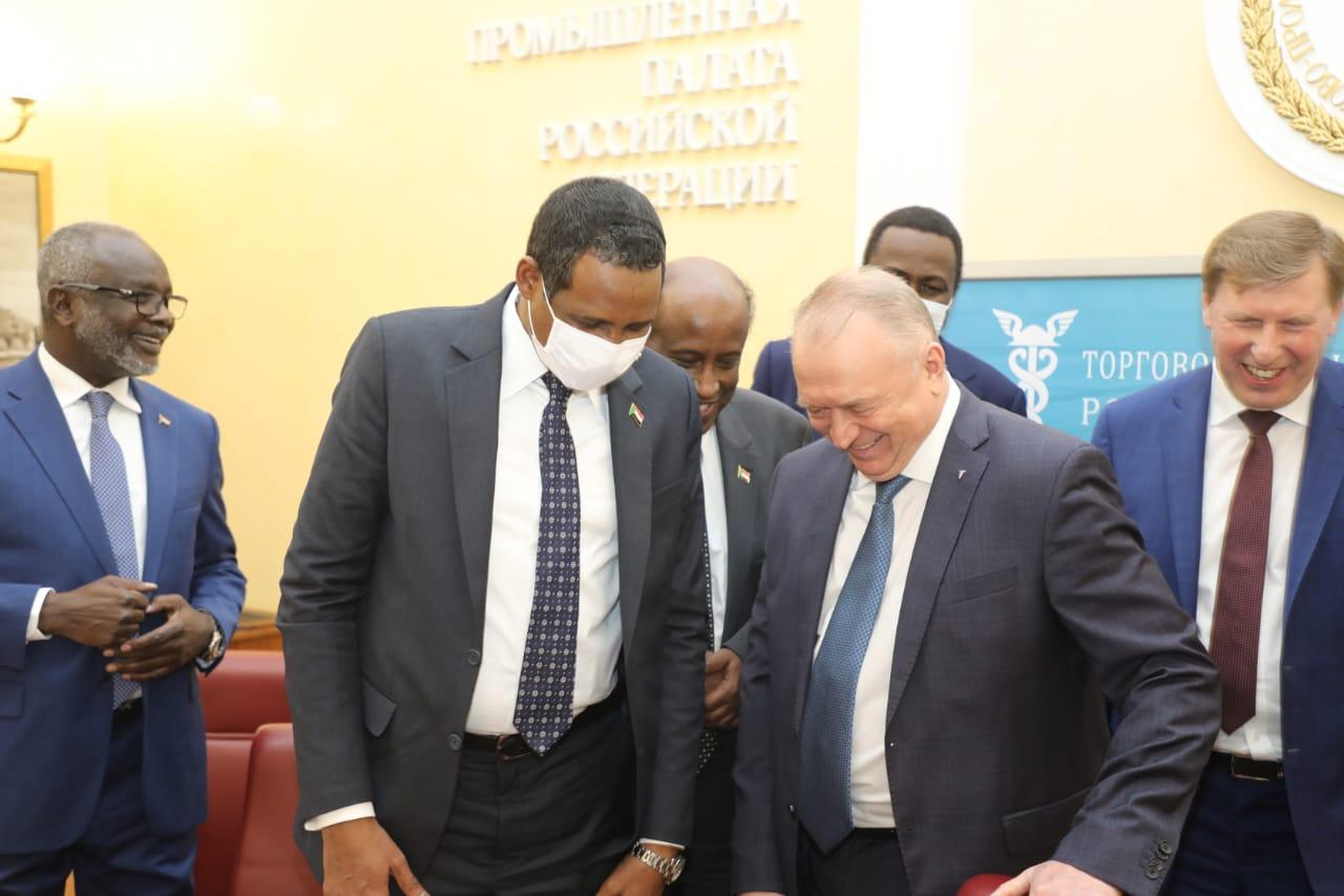 دقلو يشهد توقيع مذكرة تفاهم بين اتحاد الغرف التجارية السوداني ومجلس الأعمال الروسي