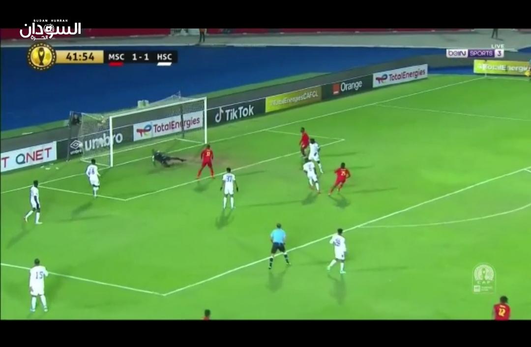 المريخ يصرع الهلال بالقاهرة ويتصدر مجموعته