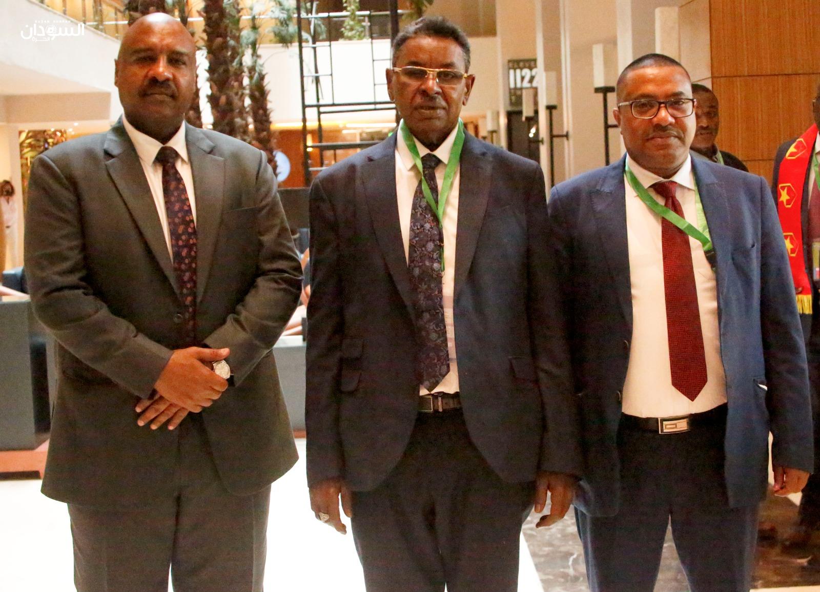 عاجل (السوداني): شاهد بالصور… صلاح قوش يزور بعثة المريخ في القاهرة في أول ظهور علني له في مناسبة عامة، منذ 11 أبريل 2019