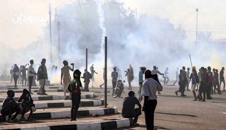 الشرطة تطلق الغاز المسيل للدموع على المتظاهرين قرب “شروني” – السودان الحرة
