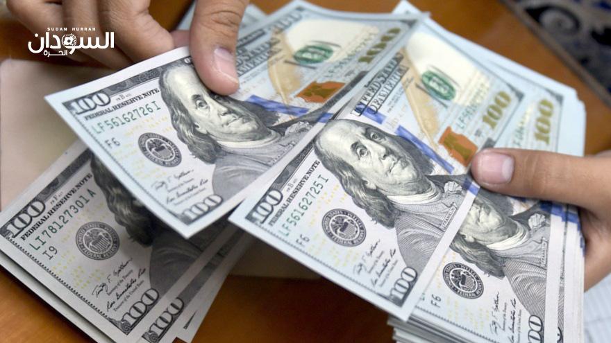 الجنيه يُواصل رحلة التراجع والدولار يُسجِّل 560 جنيهاً