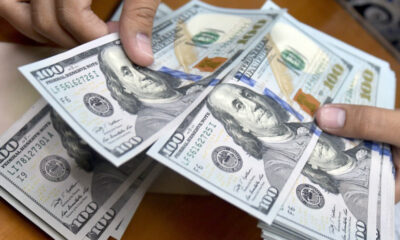 بعد ساعات من تحرير سعر الصرف.. الدولار يرتفع إلى 580 جنيهاً