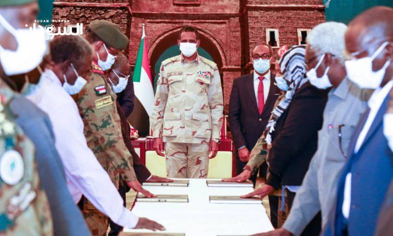 لجنة تؤدي القسم أمام دقلو