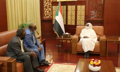 السيادي يتعهد بمعالجة قضايا العائدين والمهجرين من جنوب السودان
