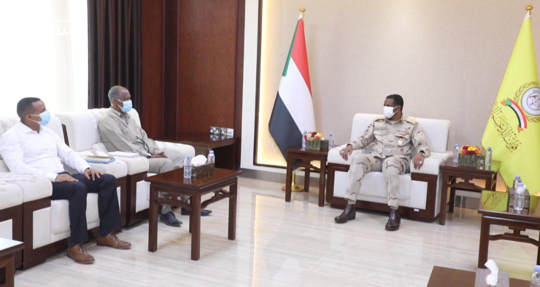 “دقلو” يبحث مع مبعوث الإيقاد سير تنفيذ اتفاق سلام جنوب السودان