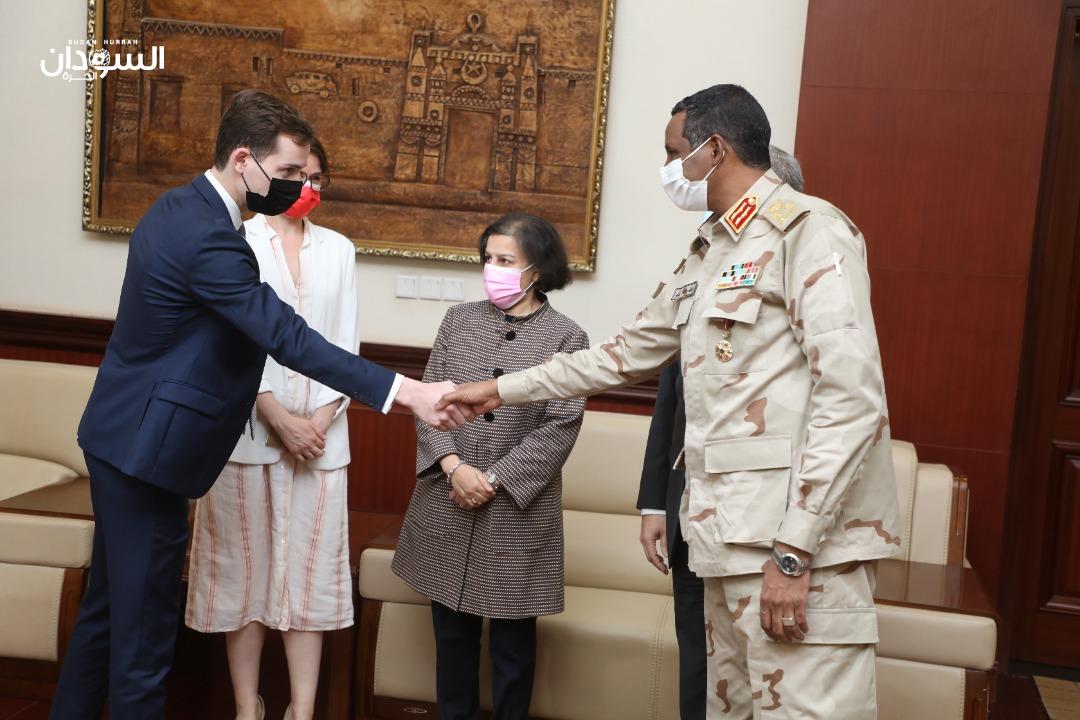 دقلو للمبعوث الفرنسي: أيادينا ممدودة للجميع من أجل تحقيق الوفاق الوطني