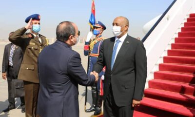 البرهان يصل القاهرة والسيسي يستقبله في المطار