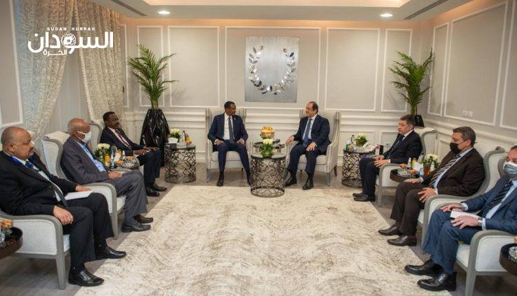 بمطار القاهرة.. اجتماع بين دقلو ومدير المخابرات المصري يناقش عدداً من الملفات