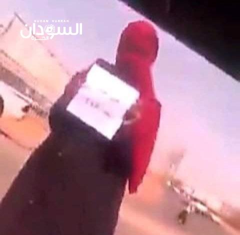 فتاة سودانية تعرض نفسها للزواج عند إشارة مرور