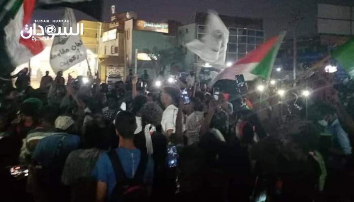 تظاهرات ليلية في الذكرى الثالثة لعزل البشير