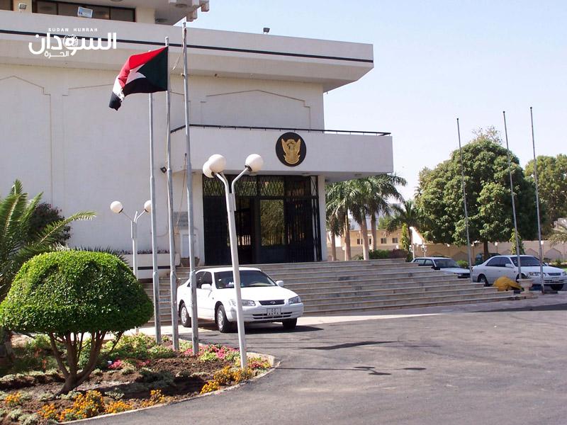 الخارجية تدين حرق متطرفين بالسويد لنسخ من القرآن الكريم