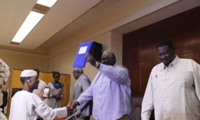 عقار يتسلم الوثيقة التوافقية – السودان الحرة