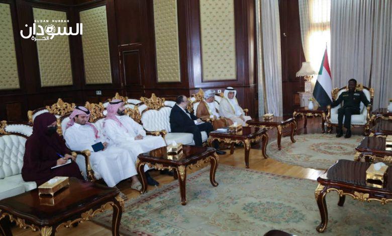 سفراء التعاون الخليجي يجتمعون بكباشي .. ماذا هناك؟