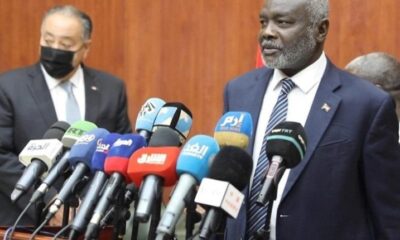 وزير المالية”شغّال” مع المواطن دعاية سياسية – السودان الحرة