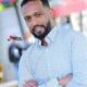 (لحظة مؤثرة) نجم المريخ السابق “عبد الحميد السعودي” يغالب دموعه أثناء مقابلة تلفزيونية عندما عُرضت عليه صورة صديق “فارق الحياة”