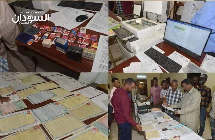 مزور الشهادات والأوراق الثبوتية في قبضة الشرطة