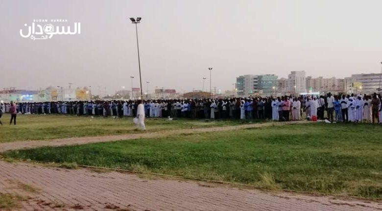 الإسلاميون يعودون لواجهة الأحداث بإفطار رمضاني حاشد