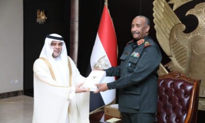 وسام الإمتياز من البرهان للشيخة فاطمة بنت مبارك