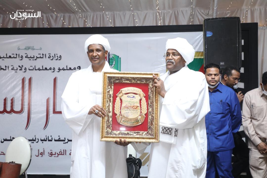 دقلو يدعو المعلمين إلى التوافق والابتعاد عن العمل السياسي