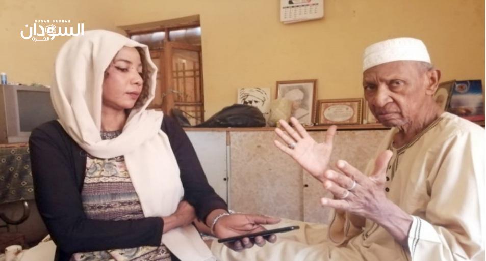 زارته (كوكتيل) بمنزله  من على فراش المرض.. الفنان أحمد شاويش :    أصبحت ملازماً للسرير بسبب الكسر وأجلس تحت شجرة الصبر  من إيجابيات المرض عرفت قيمتي عند الناس  أعتذر لـ(العود) لأنني فارقته فترة طويلة  انتظروني..جاييكم شايل أفراح تملأ الدنيا