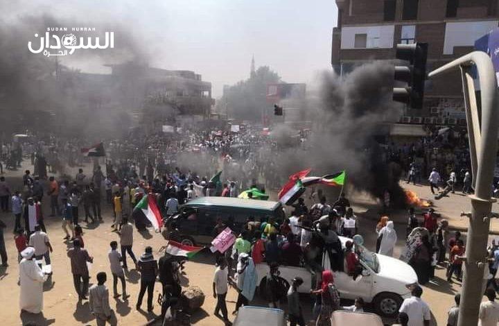 إطلاق الغاز المسيل للدموع على متظاهرين وسط الخرطوم