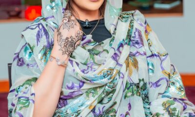 الممثلة المصرية داليا البحيري تبكي في الخرطوم