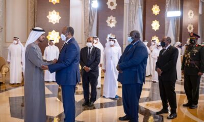 البرهان يعود من الإمارات بعد تقديم واجب العزاء في وفاة الشيخ خليفة بن زايد، يرافقه عضو المجلس، مالك عقار إير، ووزير الخارجية المكلف، علي الصادق.