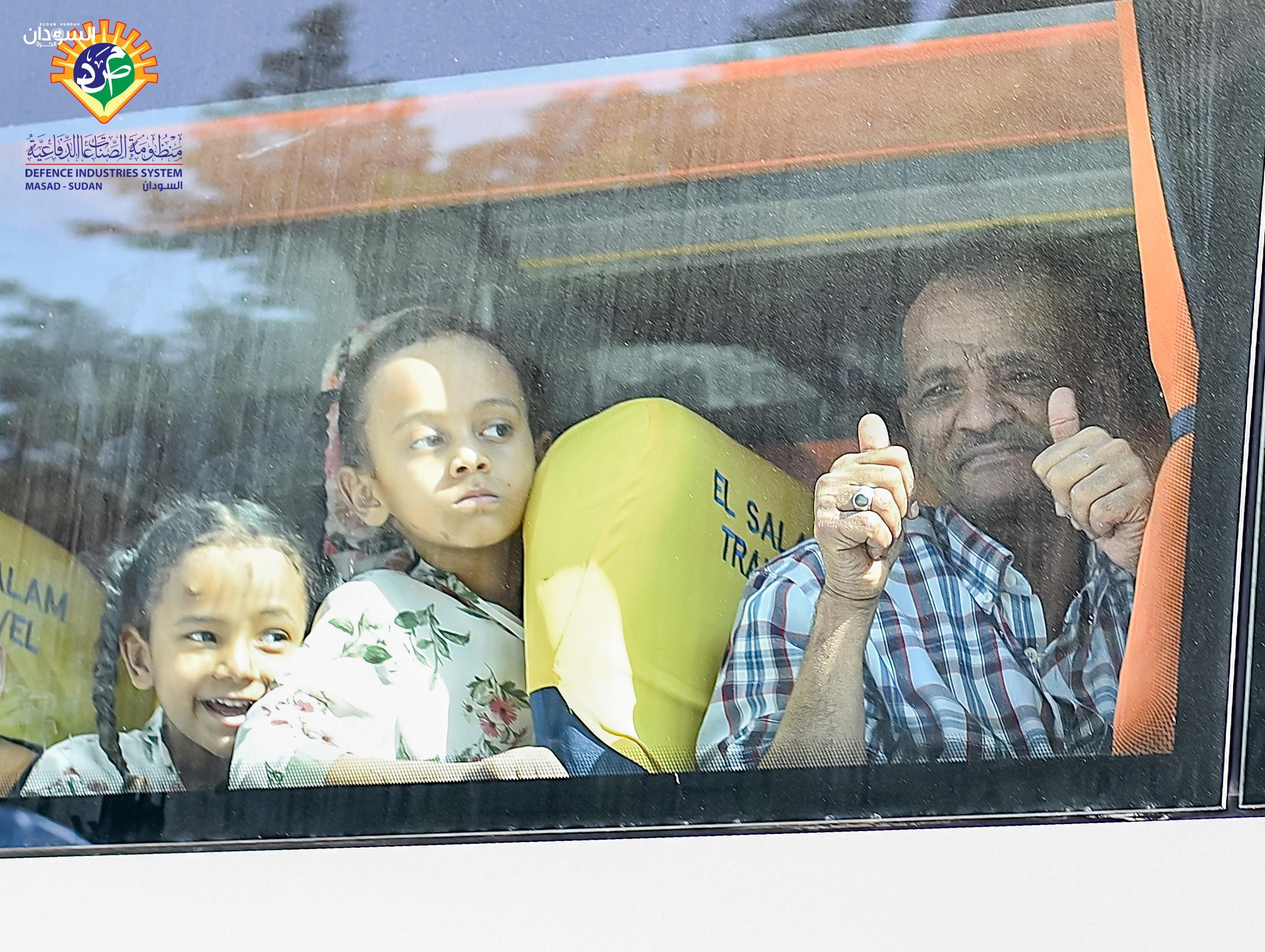 منظومة الدفاعات تنظم رحلة الفوج العاشر من العائدين طوعاً إلى السودان