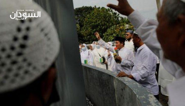 الحجاج يرمون الجمرات الثلاث بأول أيام التشريق – السودان الحرة