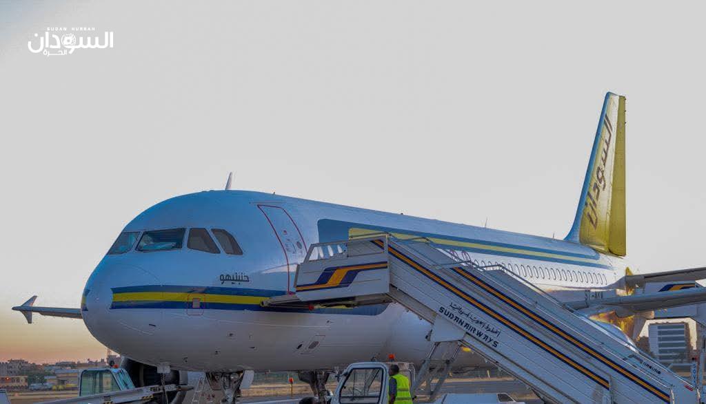 طائرة سودانير تصل بورتسودان قادمة من مسقط تقل العائدين إلى أرض الوطن