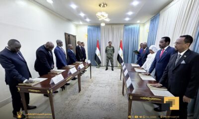 عقب أداء القسم أمام البرهان.. وزراء يتعاهدون على العمل بروح الفريق الواحد حتى يخرج السودان من الأزمة الراهنة
