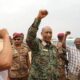 البرهان يعزي في شهداء مواطني الصالحة والجموعية ويتفقد سلاح المدرعات والفرقة السابعة مشاة